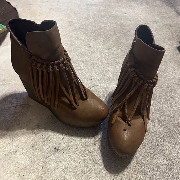 Brown fringe booties - Picture 3 of 4